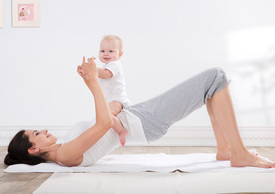 Rückbildungs-Yoga mit Babys (Anfänger)